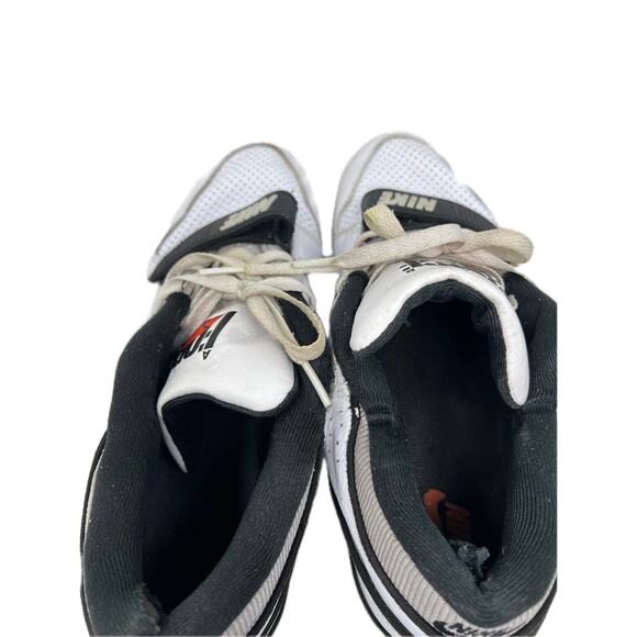 Nike White and Black Sneakers - Picture 6 of 7